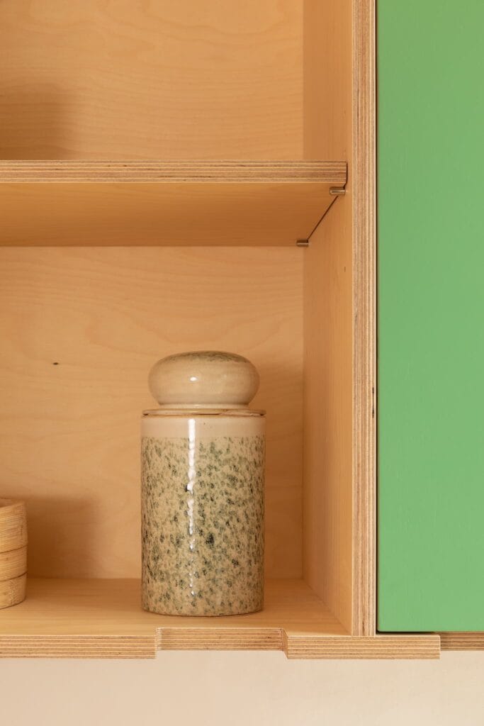 Keuken van berkenmultiplex ·  Groene keuken op maat · Green Valley Love · Houtwerff