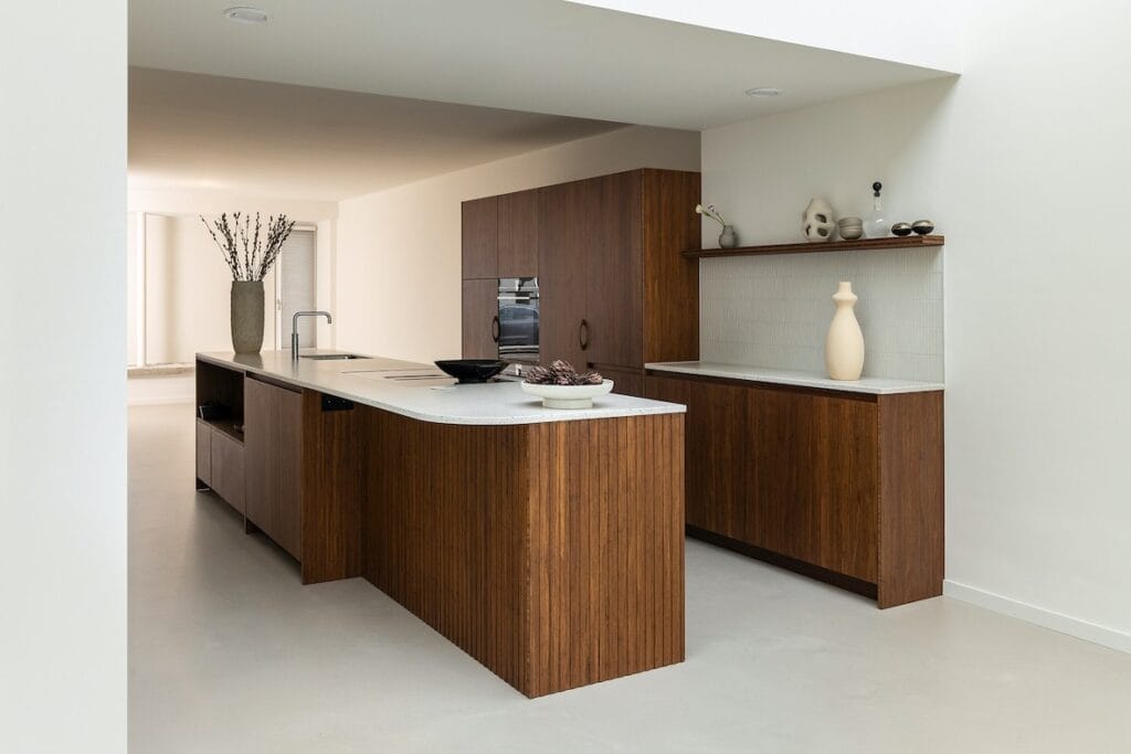 Exclusieve bamboe keuken op maat van Houtwerff, een houten keuken die luxe en functionaliteit biedt in Eindhoven The Serene Horizon · Bamboe Keuken op maat · Eindhoven