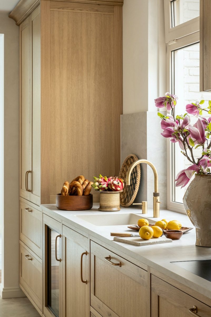 A Golden Heartwood · Klassieke eiken keuken Eindhoven 