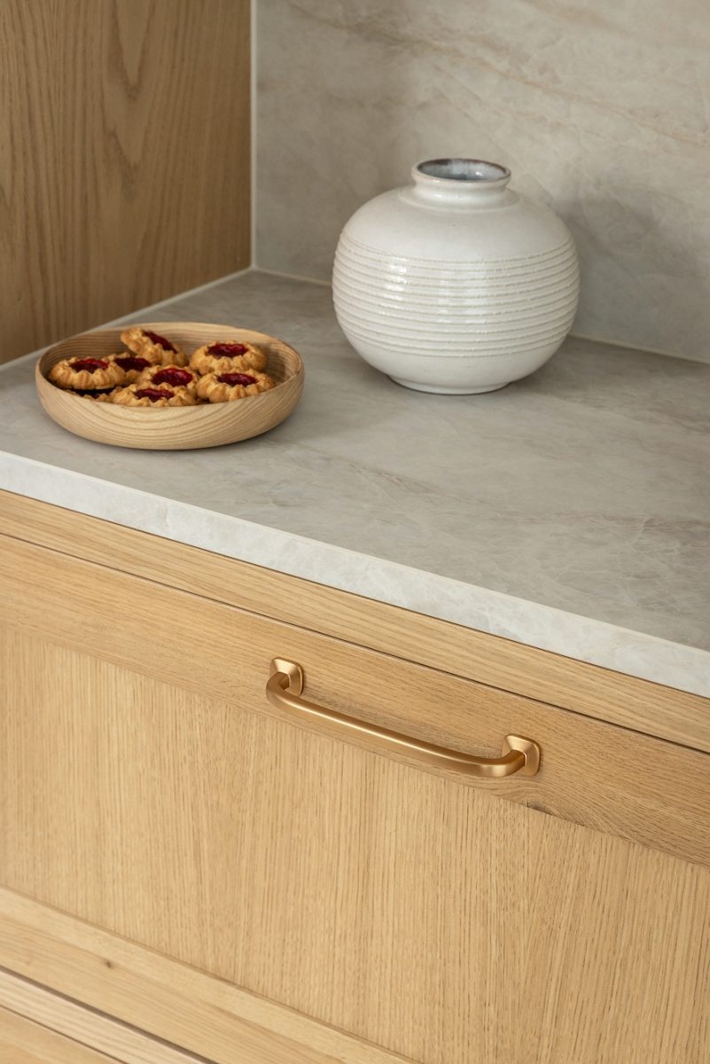 A Golden Heartwood · Klassieke eiken keuken Eindhoven 