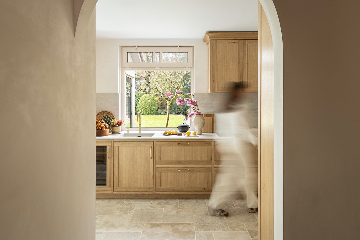 A Golden Heartwood · Klassieke eiken keuken Eindhoven 